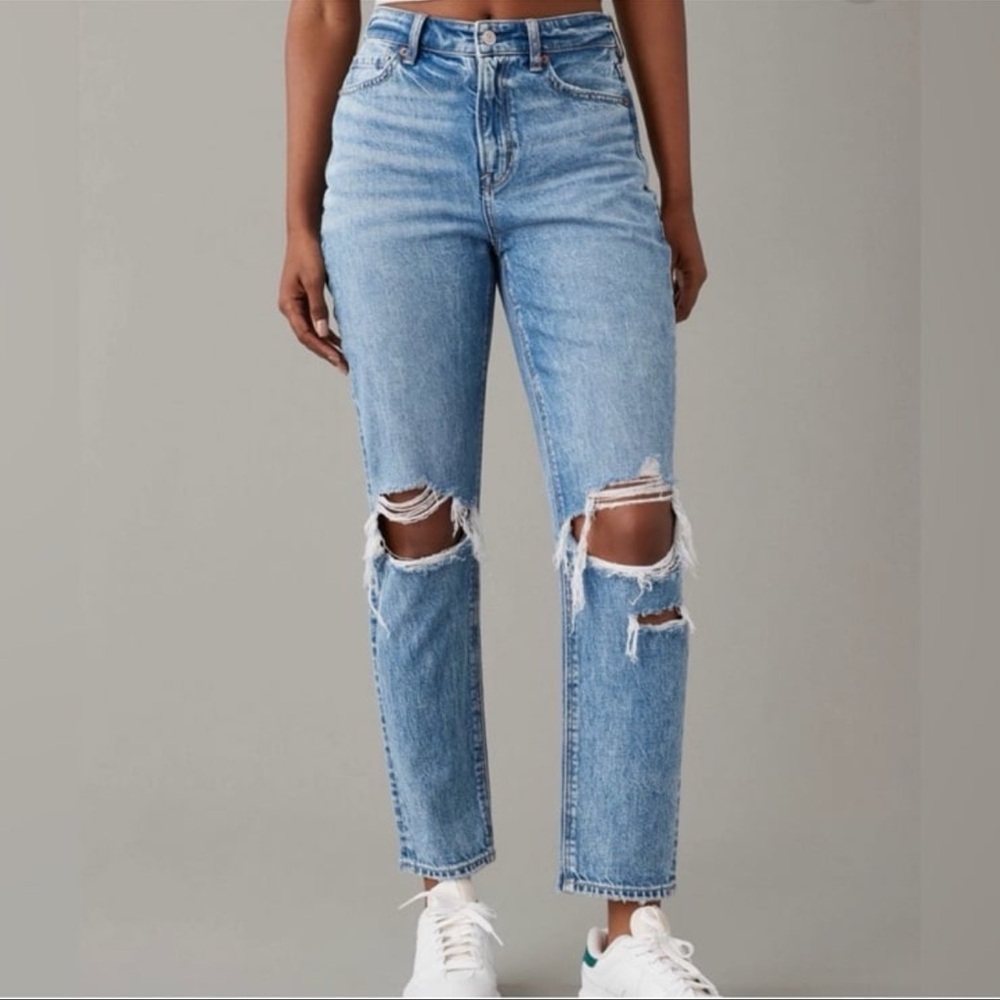 American Eagle Women’s Strigid Ripped Mom Jean